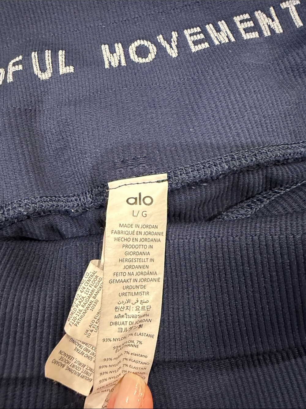 ALO 5 Inch Seamless Ribbed Favorite Shorts - Picture 4 of 5